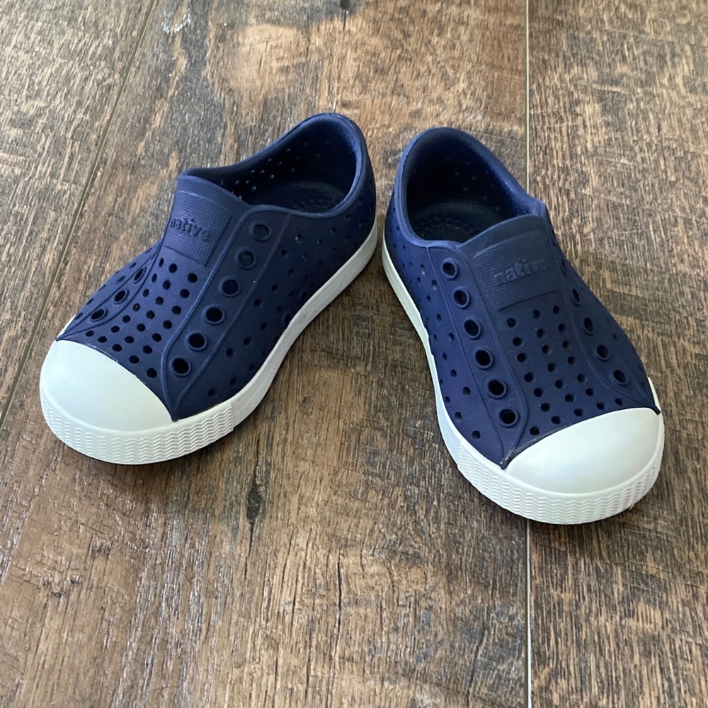 Native Kids Sneakers in Navy and Cream
